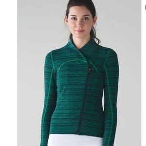 Lululemon Precision Green
Cyber Jungle Blue Front Zip
Jacket Size 8